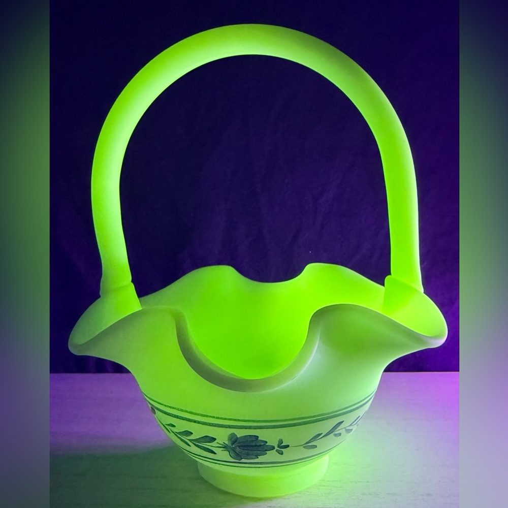 Fenton Custard Uranium Ruffle Satin Basket